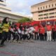 Walikota Semarang, Agustina Wilujeng, melepas peserta lomba bakiak di halaman Balaikota Semarang, baru-baru ini.