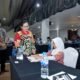 Walikota Semarang, Agustina Wilujeng menyapa salah satu peserta lomba SiNARAN (Sains Anak Kota Semarang).