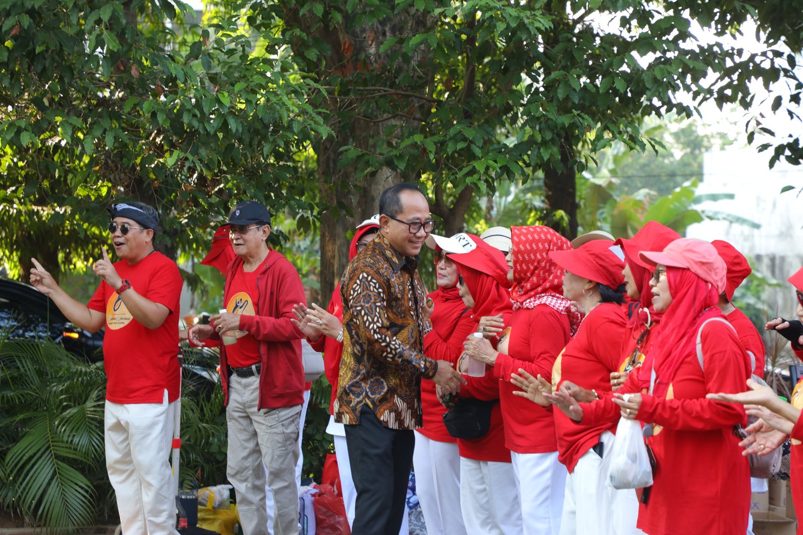 Wakil Walikota Semarang, Iswar Aminuddin menhadiri Jalan Sehat Merah Putih Paguyuban Lansia Bahgia Yuswa Kencana di Taman Gajahmungkur.