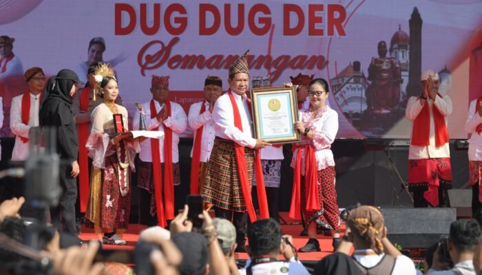 Raih Rekor LEPRID Bersama 25 Ribu Warga, Wali Kota Agustina Menari Bersama “Dug Dug Der” Semarang
