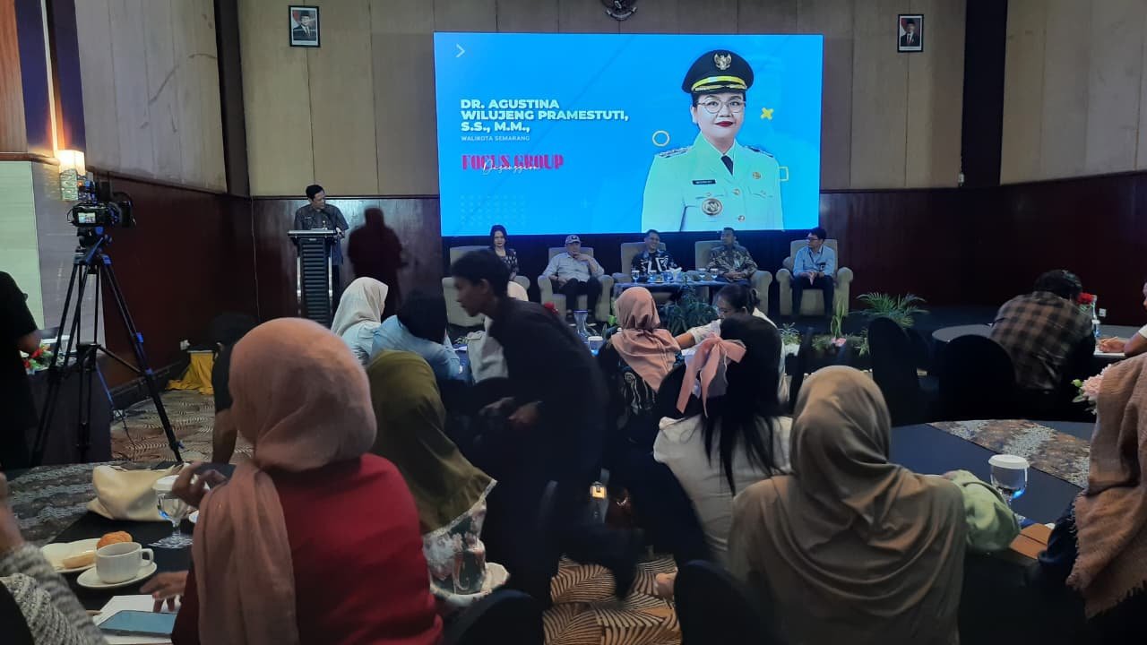 Suasana kegiatan Focus Group Discussion (FGD) bertajuk" Viral Boleh, Hoaks Jangan!" yang diselenggarakan oleh Jurnalis FC dan Forwakot bertempat di Ballroom Merbabu Hotel Novotel Semarang,