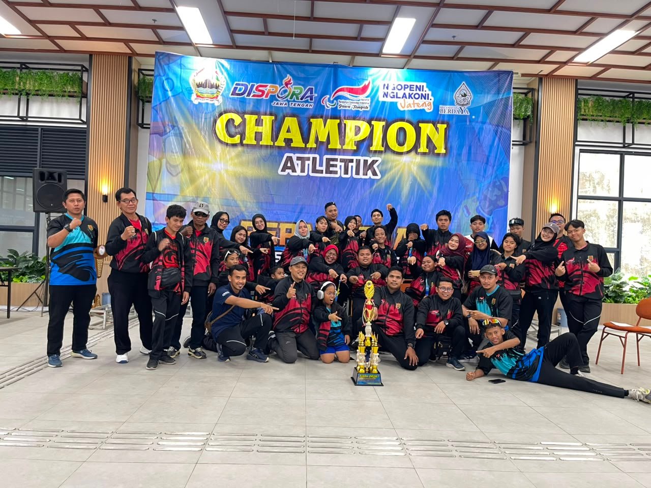 Kontigen Kota Semarang Raih Juara Umum Peparpeda Jateng 2026
