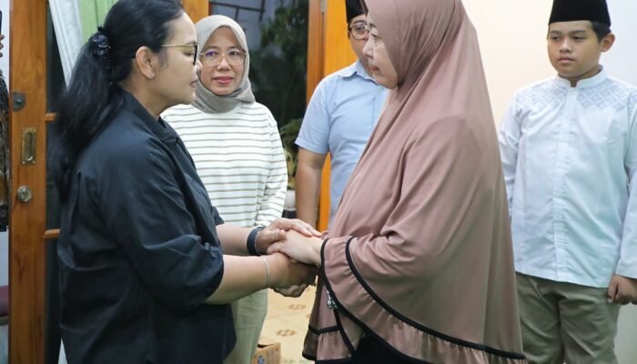 Bantu Keluarga Korban Kebakaran Banyumanik, Wali Kota Agustina Sampaikan Belasungkawa