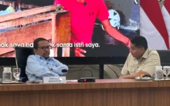 Kepala Badan Komunikasi Pemerintah (Bakom) Muhammad Qodari dan Menteri Perumahan dan Kawasan Permukiman (PKP) Maruarar Sirait tengah