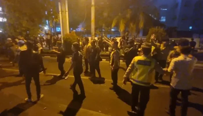 Demo di Yogyakarta Ricuh, Mahasiswa dan Warga Bentrok