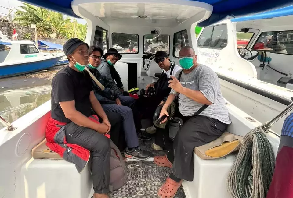 Rombongan jurnalis saat naik speedboat yang hilang kontak