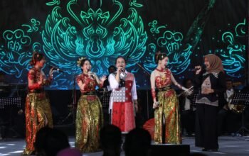 Walikota Semarang, Agustina Wilujeng turut bernyanyi, beberapa waktu lalu.