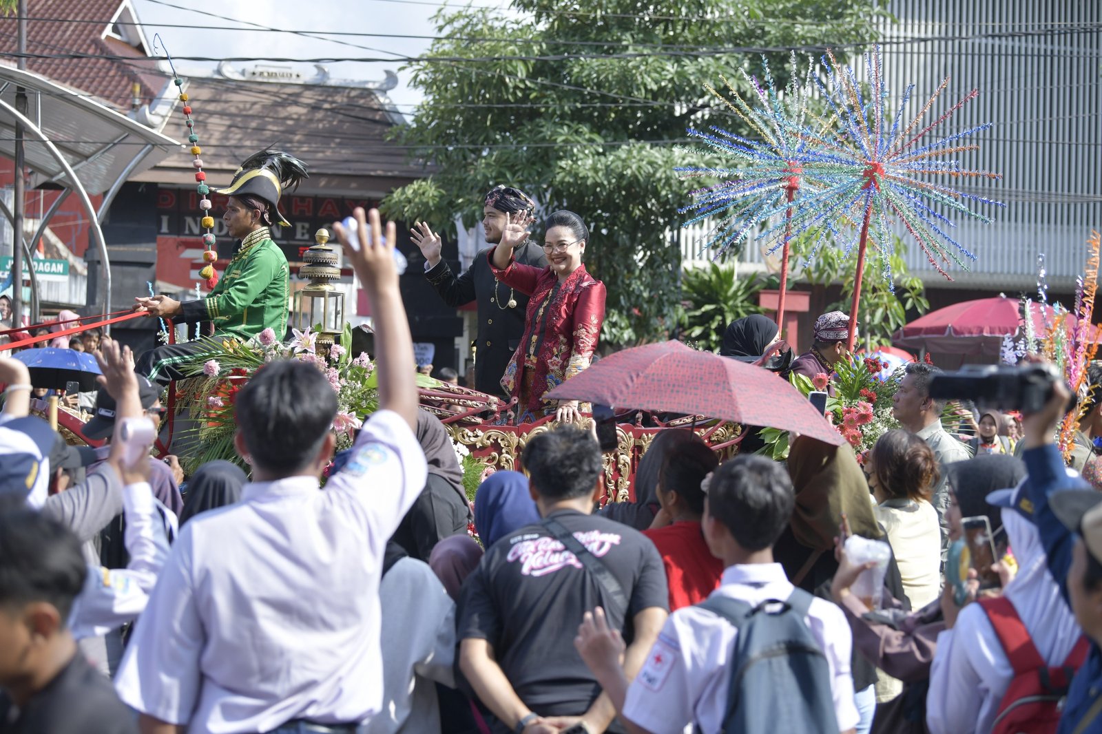 Walikota Semarang, Agustina Wilujeng saat diarak dalam Pawai Dudger menyambut Bulan Ramadan belum lama ini.
