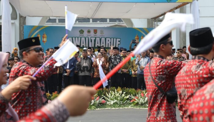 Ramaikan Gelaran MTQ Nasional, Pawai Ta’aruf Disambut Antusias Warga