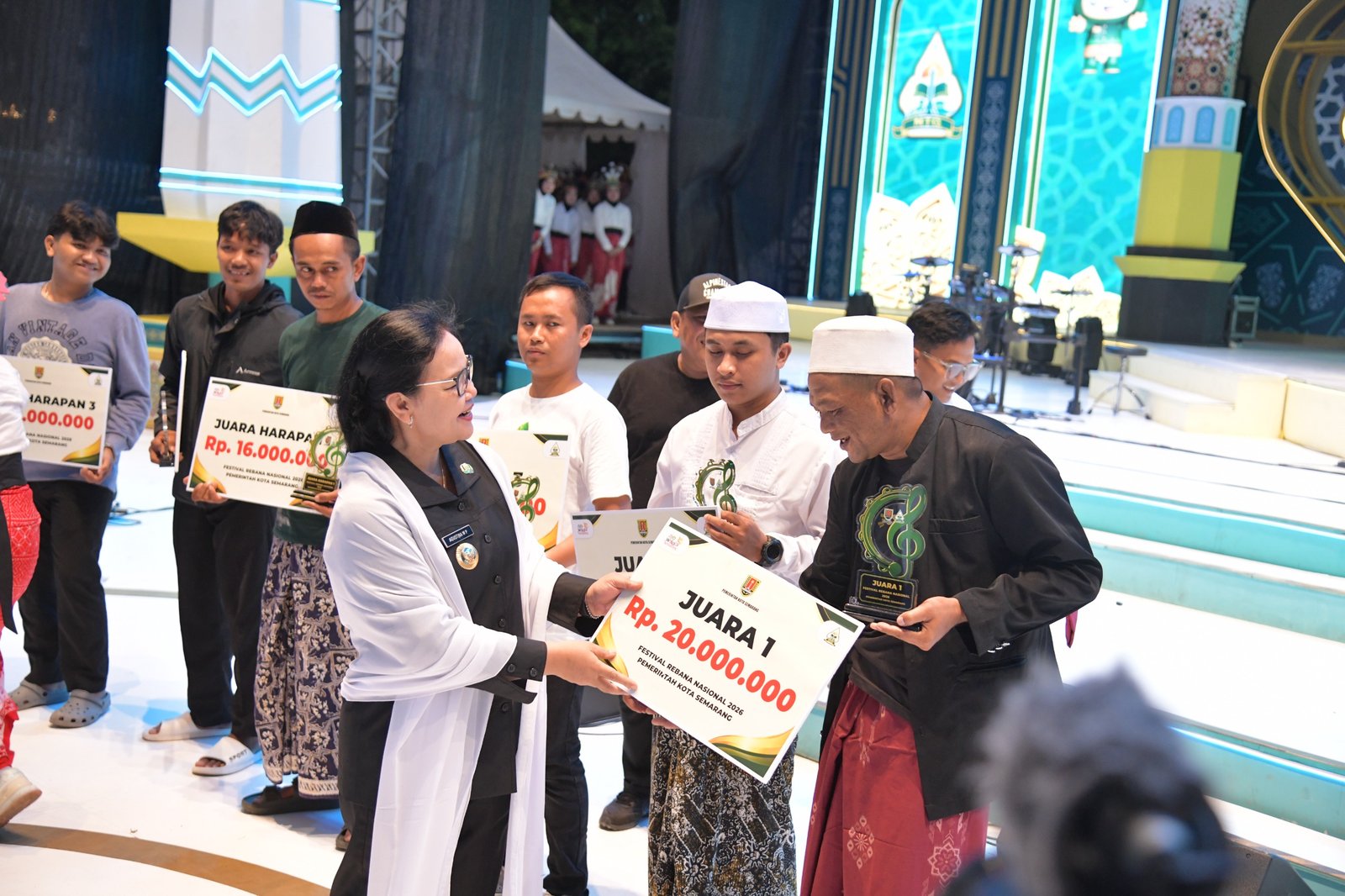 Walikota Semarang, Agustina Wilujeng menghadiri Festival Rebana Nasional sekaligus menyerahkan hadiah untuk para pemenang saat penutupan MTQ Nasional XXXI Tahun 2026.