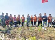 Pengurus Majelis Pimpinan Cabang (MPC) Pemuda Pancasila Kota Semarang bersama Pimpinan Anak Cabang (PAC) se Kota Semarang serta unsur TNI-Polri dan masyarakat melakukan penanaman pohon mangrove di Pulau Tirang, Minggu (20/9/2026).